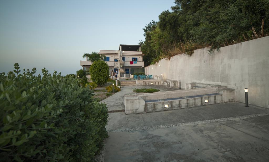 Magico Appartamenti Scafa - Marina Capo dʼOrlando Exterior foto